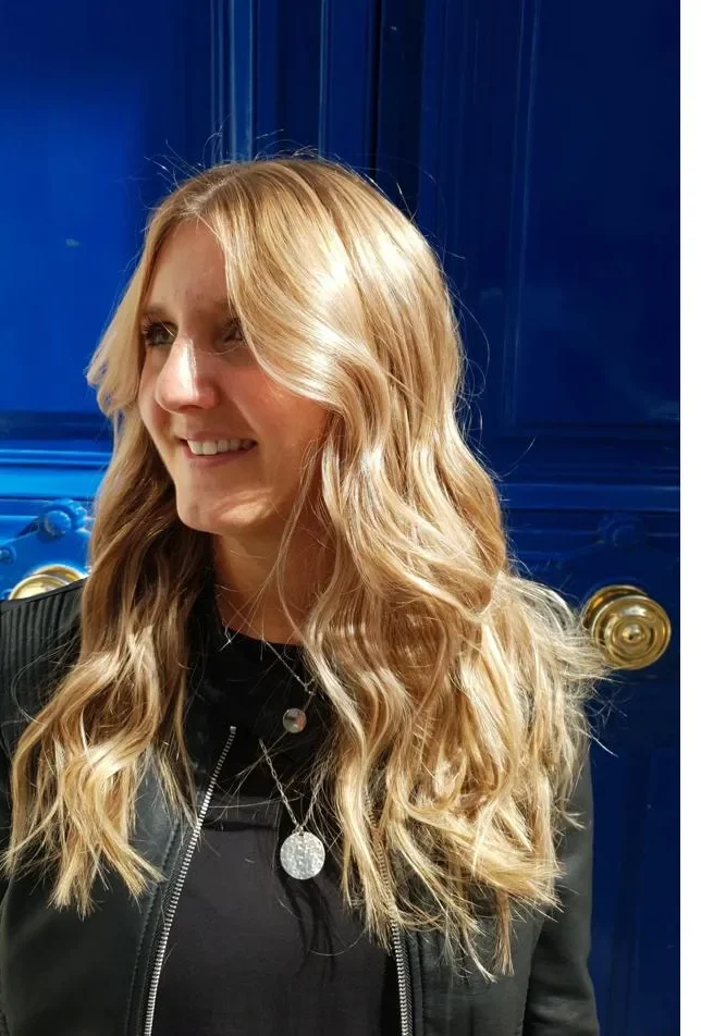 Après — balayage blond naturel, reflets lumineux