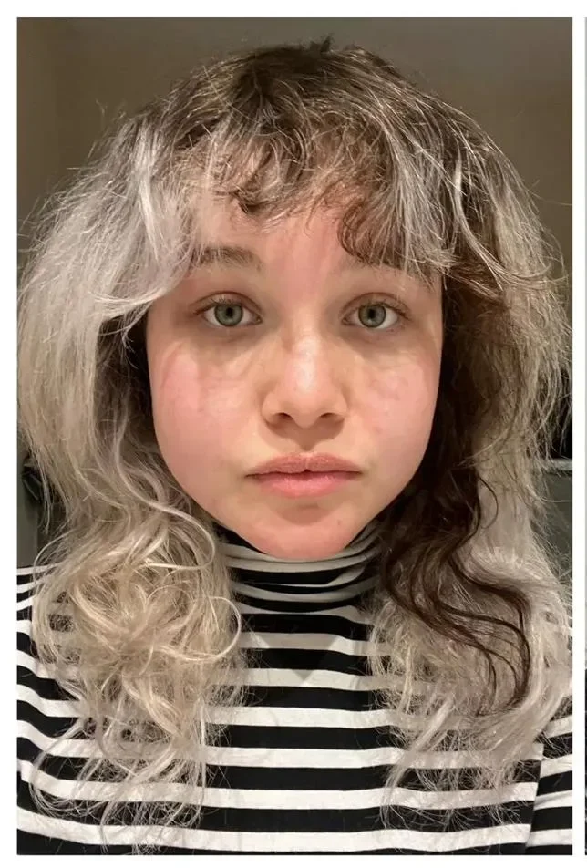 Après coloration créative rouge et platine par Élodie Hue