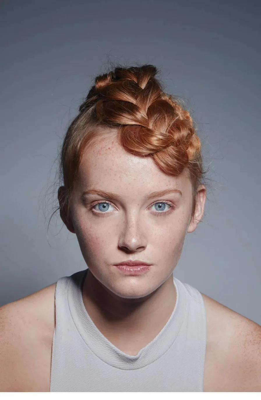 Coiffure tresse couronne rousse événementielle Paris Élodie Hue