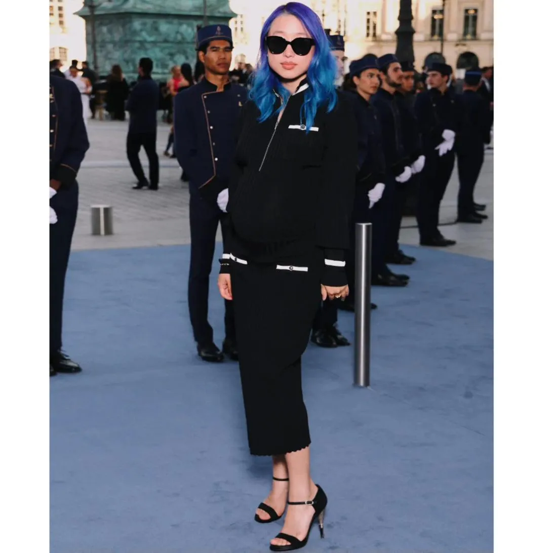Portrait bleu Margaret Zhang Fashion Week