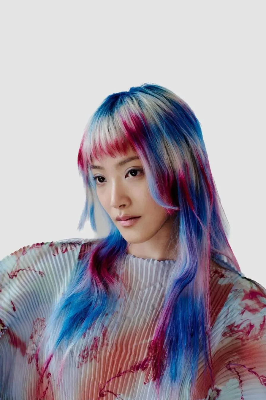 Coloration bleu magenta Haute Coiffure Française Élodie Hue