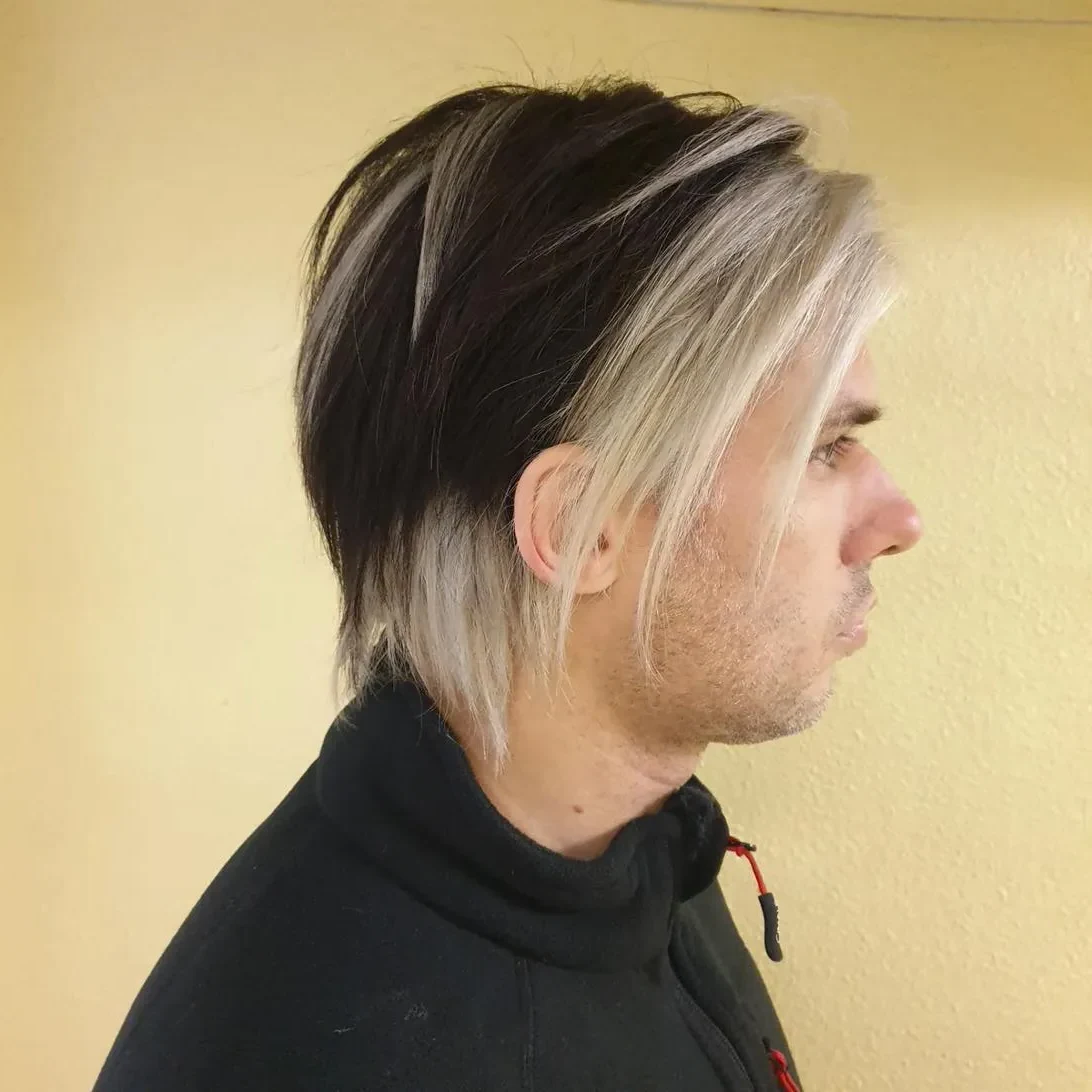 Close-up mèches blanches Orelsan création Élodie Hue — tournage